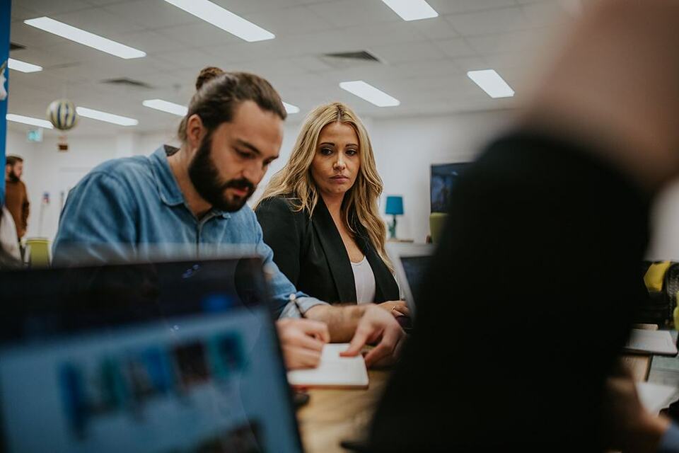 An HR team meeting to create an employee wellbeing strategy