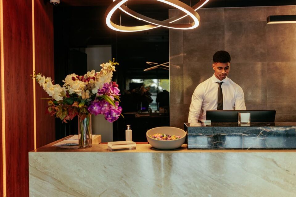 Deskless workforce retention in Australia: Why frontline risk is higher than you think